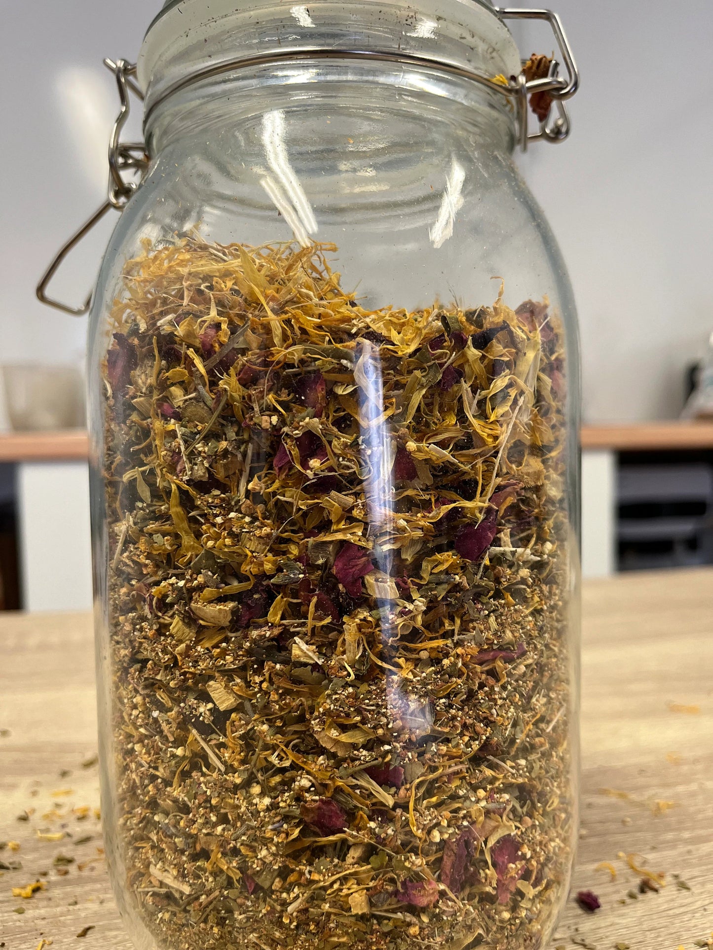 Moon Tea, feminine health. Period support. Herbal Tea. Clinical grade. Crafted by Herbalists. Organic. Red Clover, Cramp bark , Eleutherococcus, Raspberry leaf, Nettle leaf. Moringa. Calendula. Rose. Orange peel. Lavandula, Liquorice