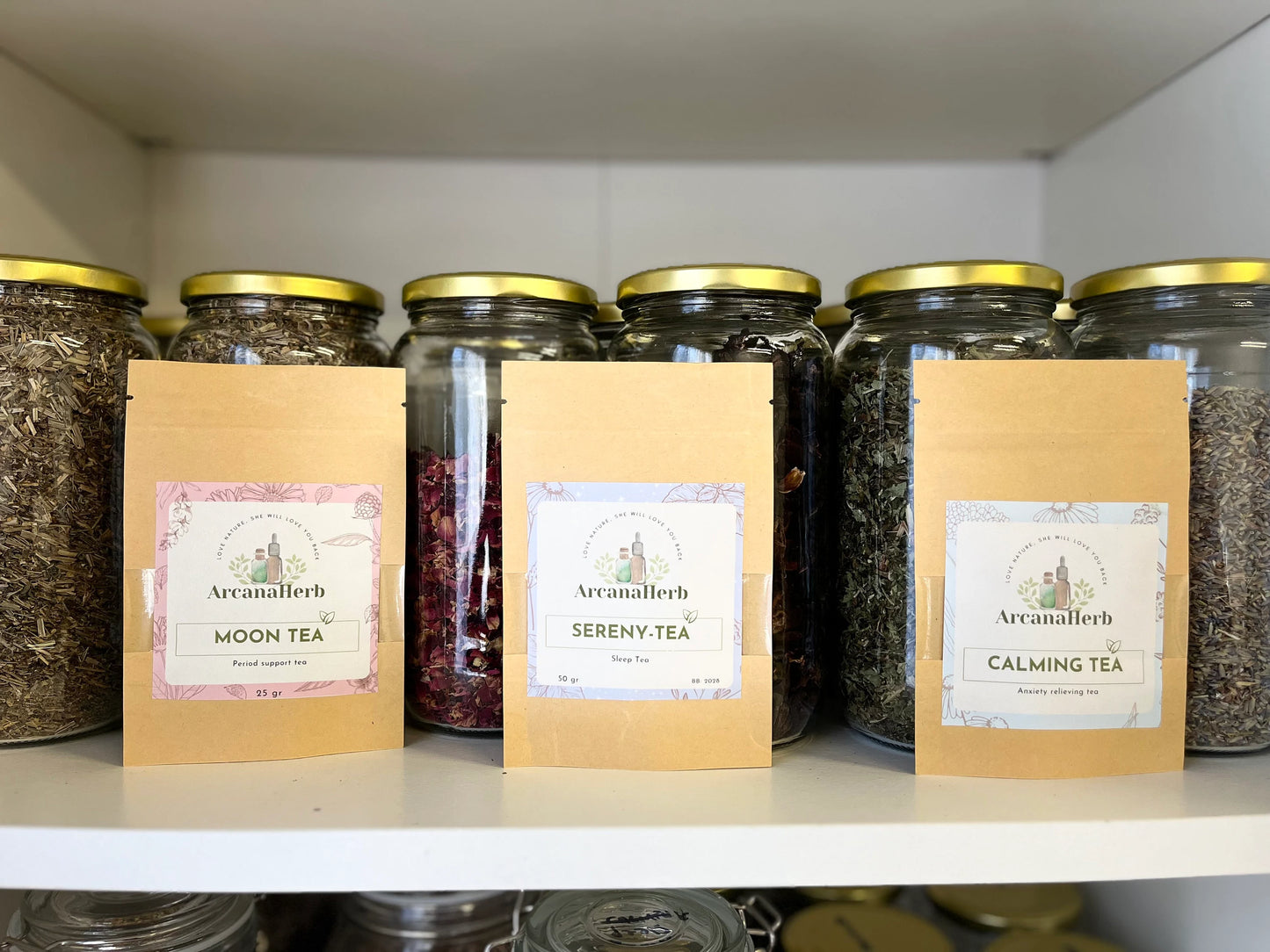 Moon Tea, feminine health. Period support. Herbal Tea. Clinical grade. Crafted by Herbalists. Organic. Red Clover, Cramp bark , Eleutherococcus, Raspberry leaf, Nettle leaf. Moringa. Calendula. Rose. Orange peel. Lavandula, Liquorice